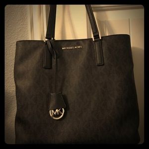 ‼️CLOSET CLEAN OUT‼️Michael Kors tote